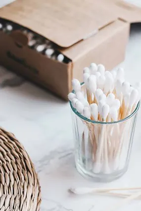 400 plastic-free cotton buds <br> by Bambaw