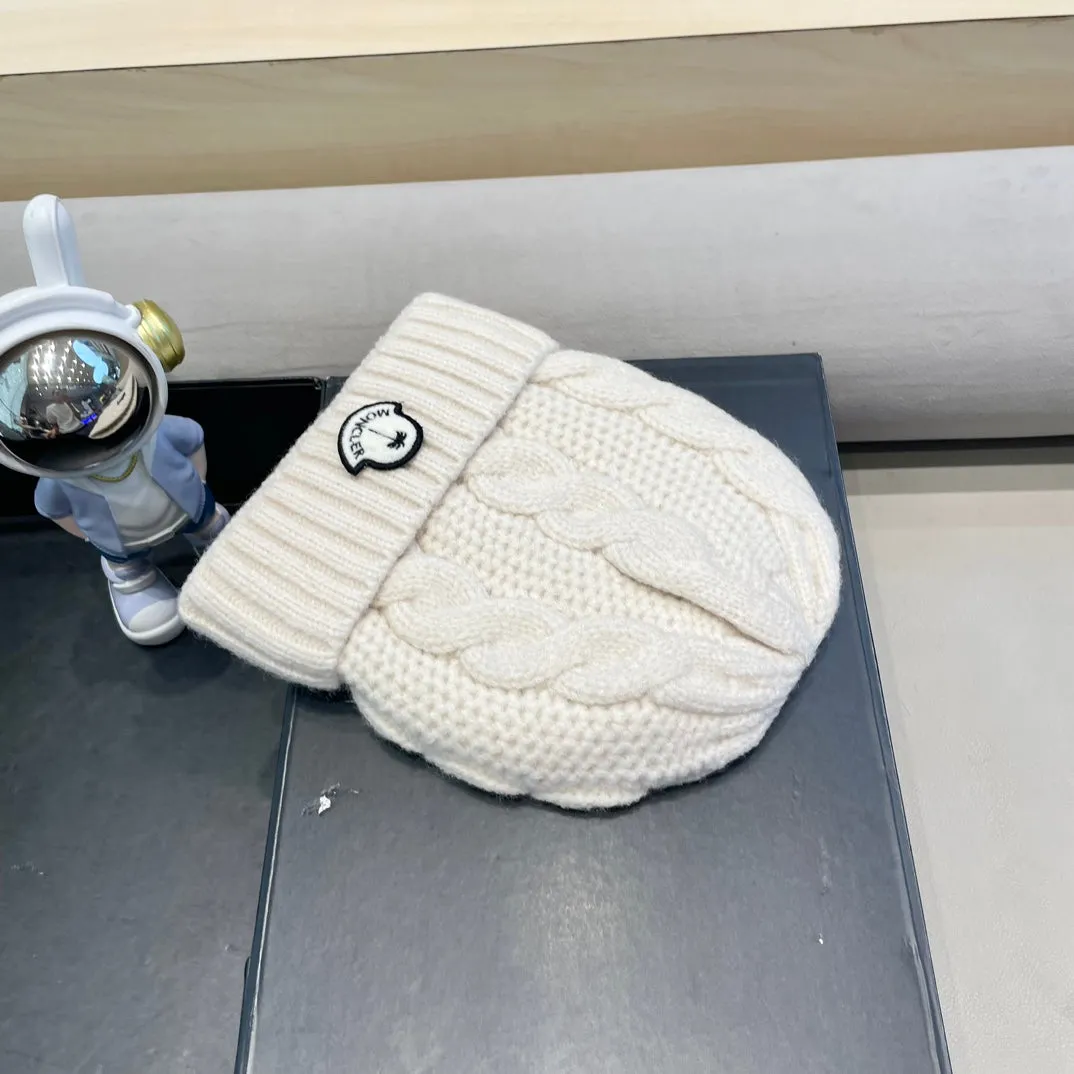 CABLE-KNIT BEANIE HAT IN BEIGE CREAM WOOL 438143