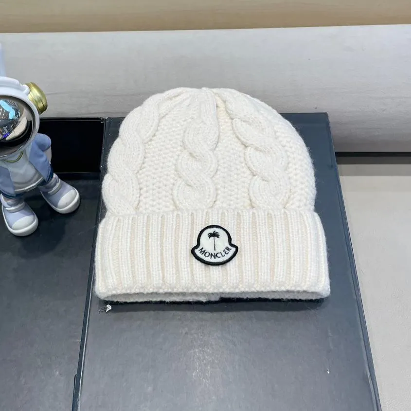 CABLE-KNIT BEANIE HAT IN BEIGE CREAM WOOL 438143