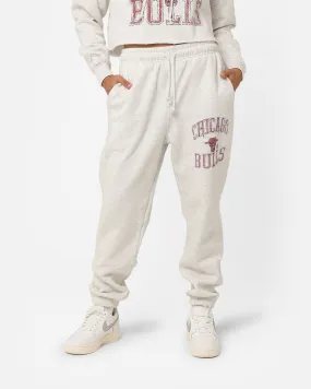 Mitchell & Ness Women's Chicago Bulls Arch Logo Sweatpants White Marle