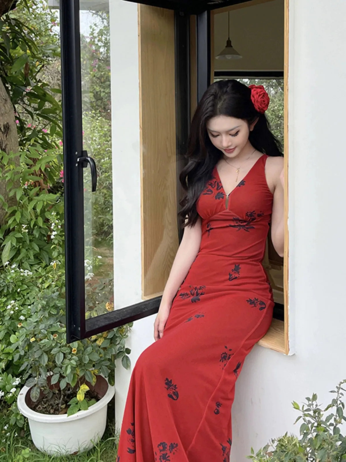 Printed red V-neck suspender dress for women sexy and elegant holiday dress       S5458