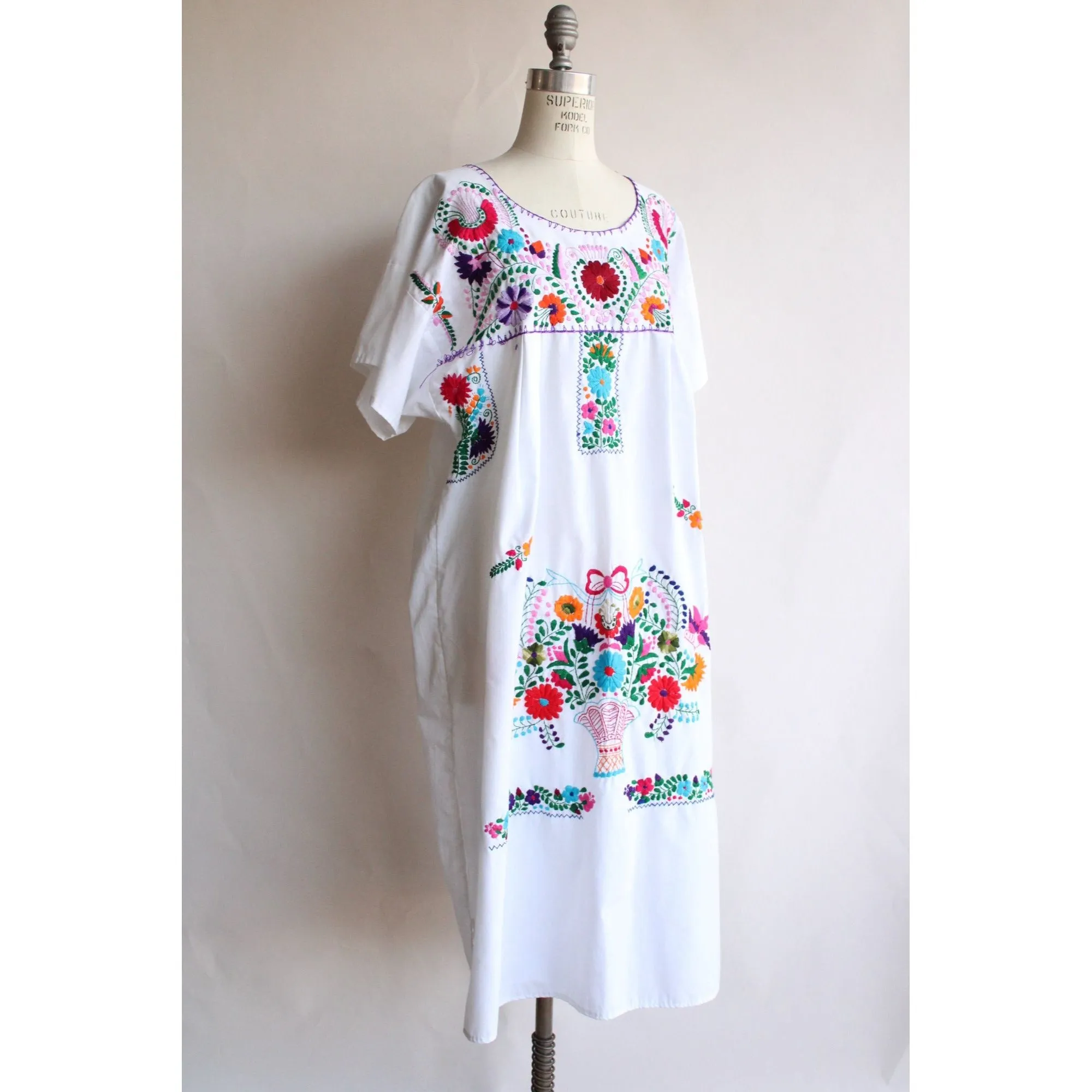 Vintage 1970s 1980s White Mexican Oaxaca Embroidered Floral Dress