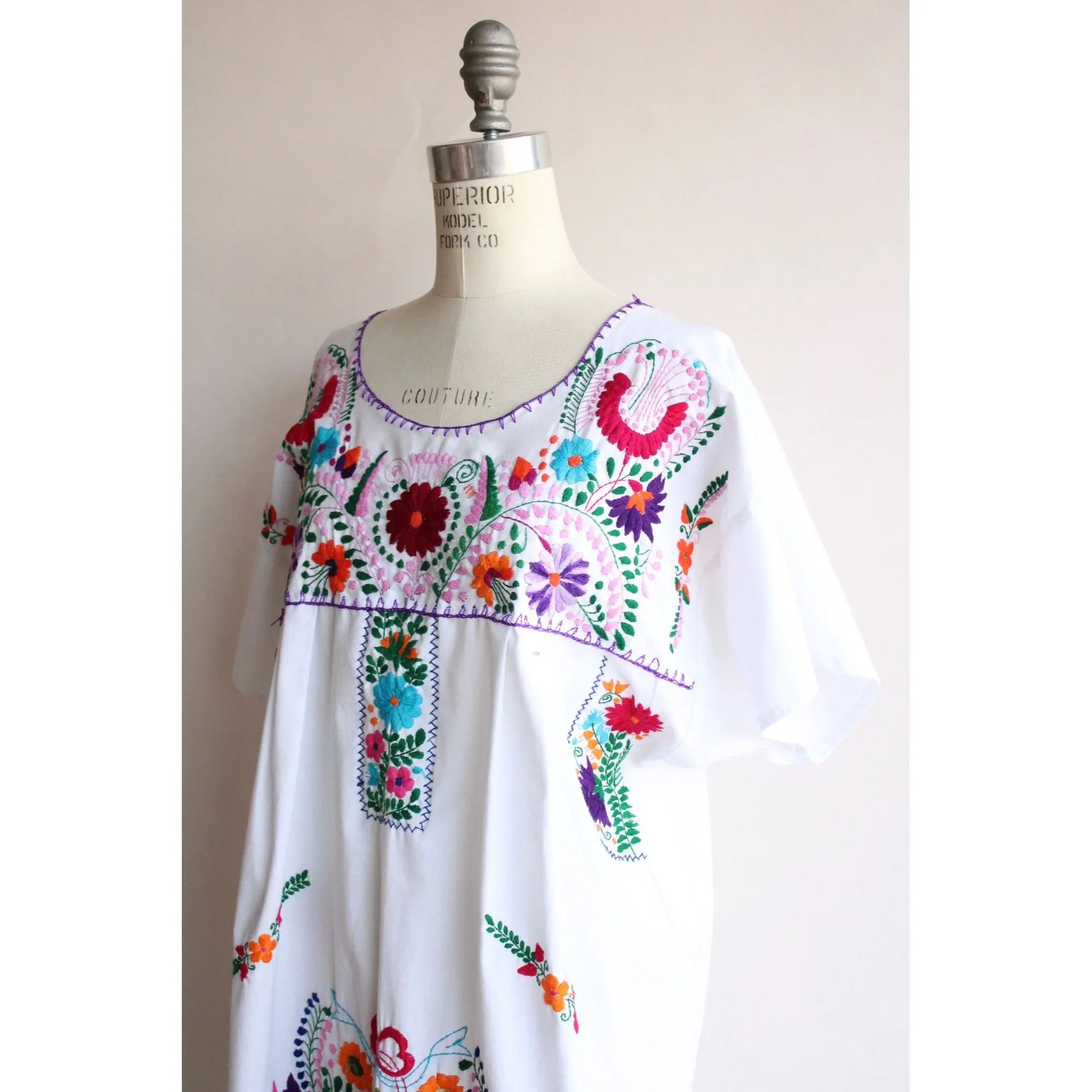 Vintage 1970s 1980s White Mexican Oaxaca Embroidered Floral Dress