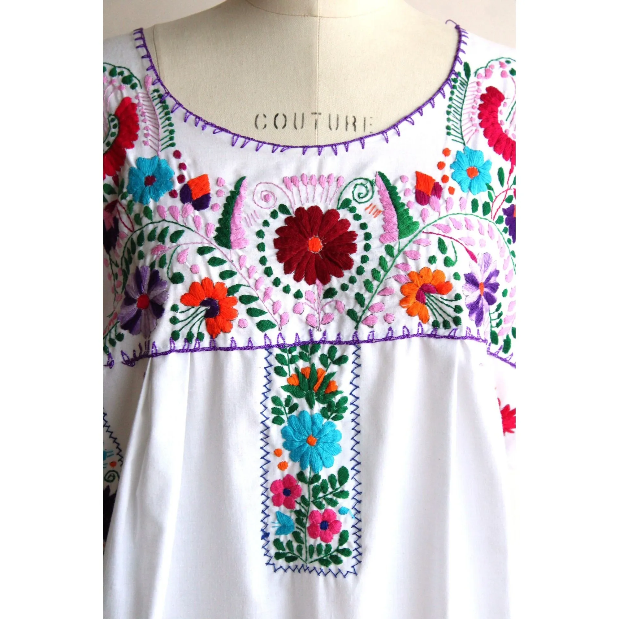 Vintage 1970s 1980s White Mexican Oaxaca Embroidered Floral Dress