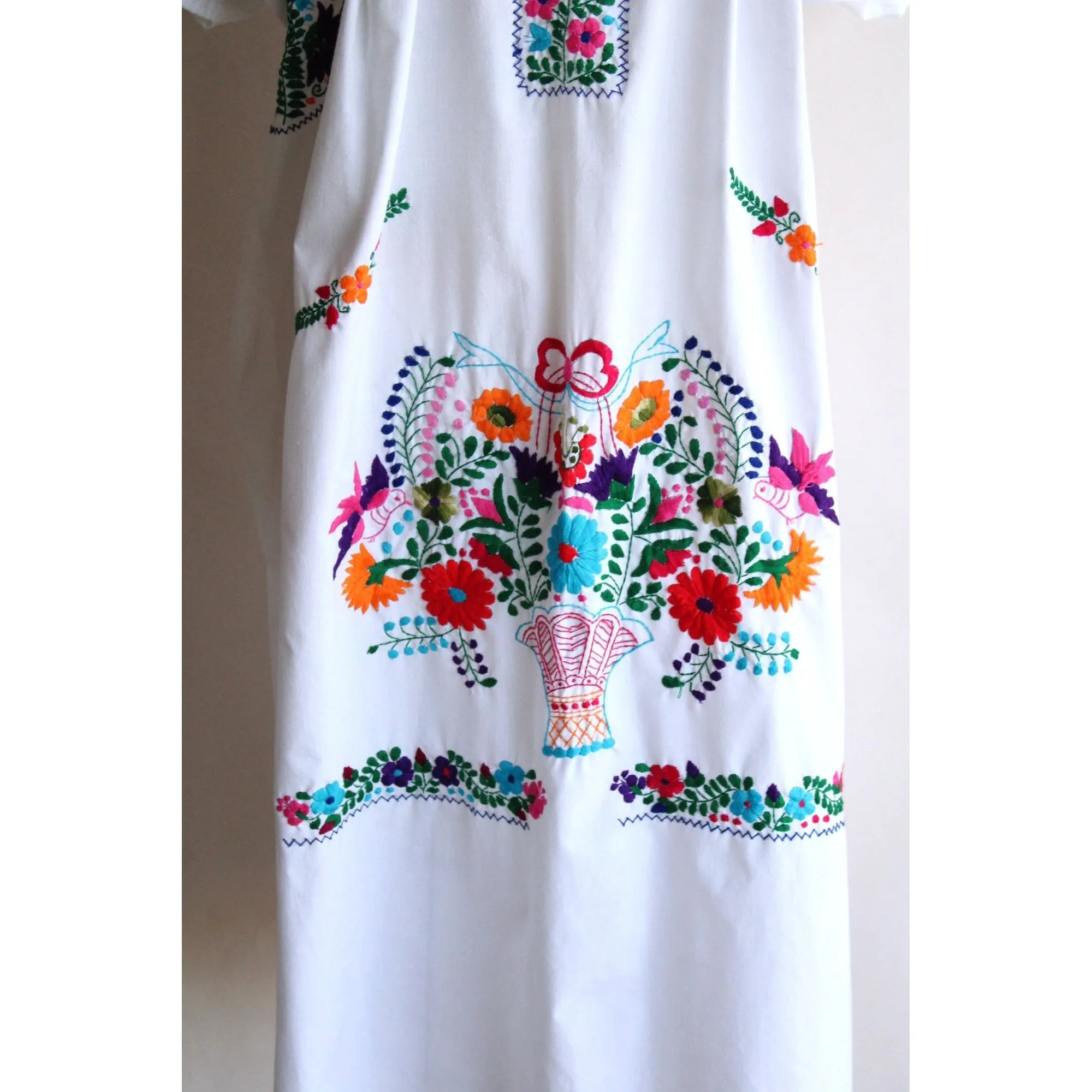 Vintage 1970s 1980s White Mexican Oaxaca Embroidered Floral Dress